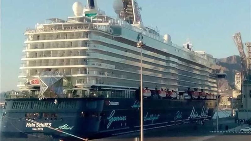 وصول و سفر 1103 ركاب