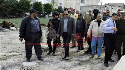 حملة لإزالة التعديات بالطريق الزراعي بالبحيرة (صور)