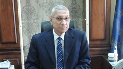 فتاة تتهم عاملا بنشر صورها على 