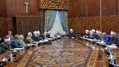 مجمع البحوث الإسلامية يحسم الجدل حول موعد أذان الفجر وتوقيت الصلاة