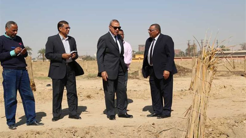 محافظ قنا يتفقد 3