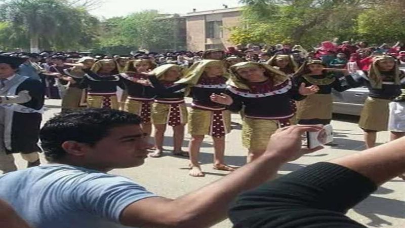 مسيرة فرعونية لطلاب