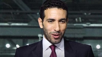 أبو تريكة في مصر قريبًا.. وهنيدي يداعبه (صور)