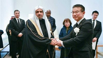 أمين رابطة العالم الإسلامي يشارك اليابانيين ذكرى التسونامي 