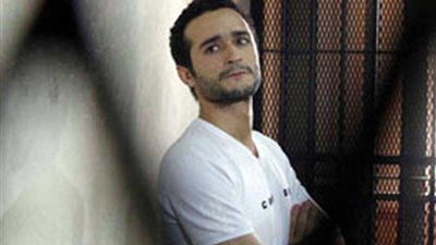 بدء محاكمة دومة بأحداث مجلس الوزراء