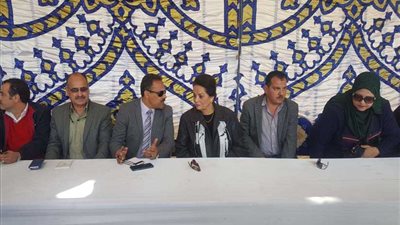 محافظ البحيرة تتفقد أعمال البورصة السلعية ببدر (صور)