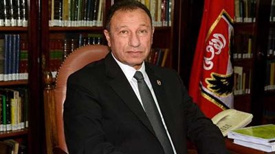 الخطيب يطمئن على بعثة الأهلي فى الجابون والسفير المصري يحضر المران