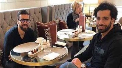 محمد صلاح ينشر صورته مع السعيد فى إنجلترا