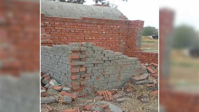 إزالة 4 مقابر على أرض زراعية بشربين