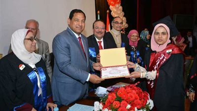 رئيس جامعة طنطا يشهد تخريج دفعة جديدة من طلاب 