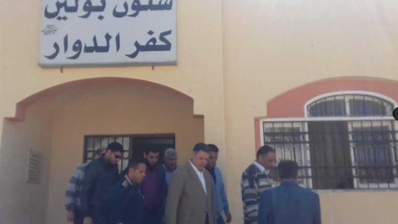 إحالة 26 موظفا بكفر