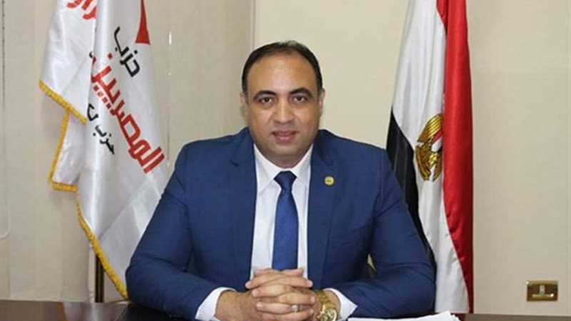 نائب: السيسي يبني