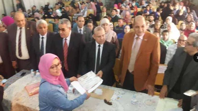 تكريم 74 طالبًا من