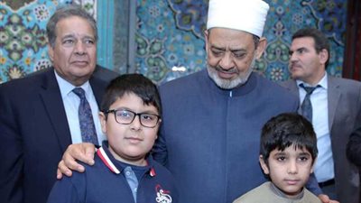 الإمام الأكبر يؤدي صلاة الجمعة بالمسجد الرئيسي في لشبونة.. ويؤم المصلين