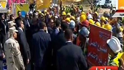 عمال بورسعيد يهتفون للسيسي (فيديو)