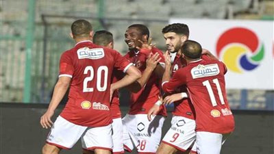 الأهلي يتقدم على مونانا الجابوني 1/2 في الشوط الأول