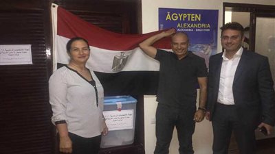 صور.. الجالية المصرية في أنجولا تؤدي الواجب الوطني