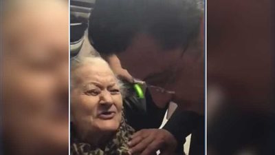 رسالة للعالم من جدة ثمانينية من فوق كرسي متحرك (فيديو)