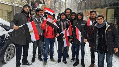 مصريون في أوكرانيا يتحدون الصقيع ويتوافدون بأتوبيسات خاصة