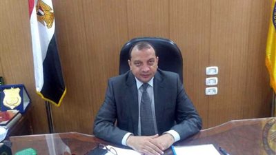 الـ CD بدلا من الكتاب بجامعة بني سويف