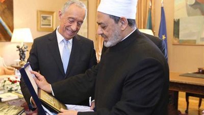 درع الأزهر.. هدية للرئيس البرتغالي