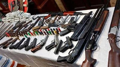 ضبط 56 قطعة سلاح ناري بحوزة 53