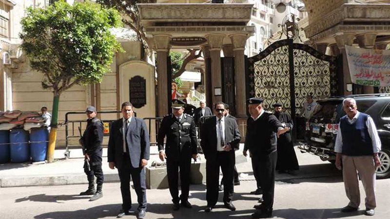 النمر يتفقد كنائس