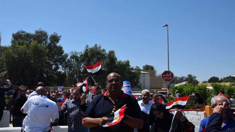 المصريون يتوافدون