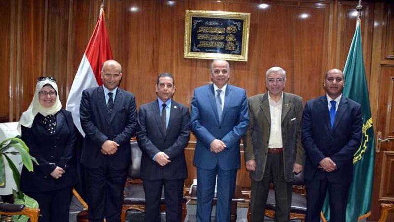 محافظ القليوبية يستقبل