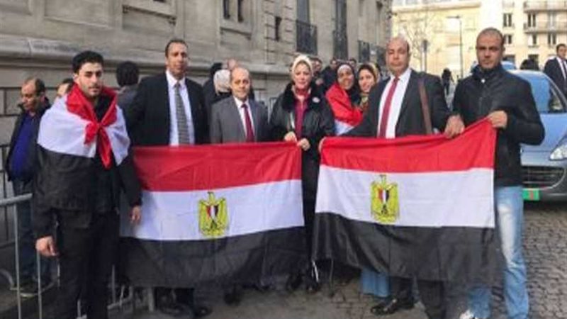 توافد المصريين على