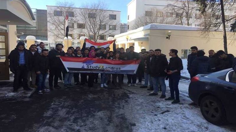 المصريون يتحدون الثلوج