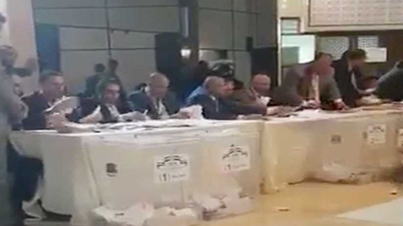 بدء عملية فرز الأصوات