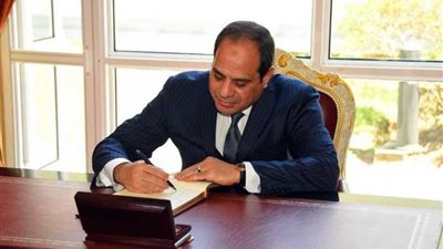 الرئيس السيسي يوقع قانون انتخاب مجالس إدارة الوحدات التابعة للقطاع العام وقطاع الأعمال العام