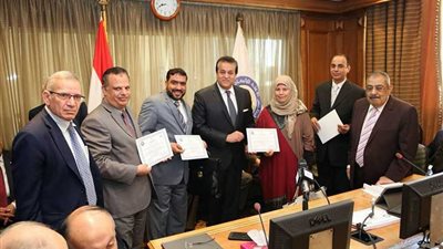 صعيدية تفوز بجائزة أفضل رسالة دكتوراه