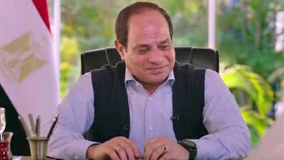 لحظة تأثر السيسي عند سؤاله على الخاتم الذي يرتديه (فيديو)