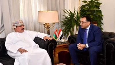 وزير الإسكان يلتقي نظيره العماني لنقل التجارب المصرية بالتطوير العقاري