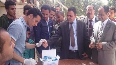 فحص 800 شخص ضد فيروس 