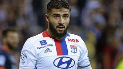 أرسنال يسعى لاقتناص نبيل فقير نجم ليون الفرنسي