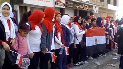 بالصور.. نجاح أول سلسلة بشرية لدعم الرئيس السيسي بغرب الإسكندرية