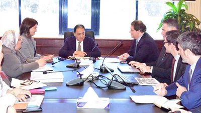 وزير الصحة يبحث التعاون في المجال الصحي مع الفرنسيين