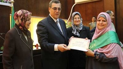 محافظ الفيوم يُكرم الأمهات المثاليات والشهداء