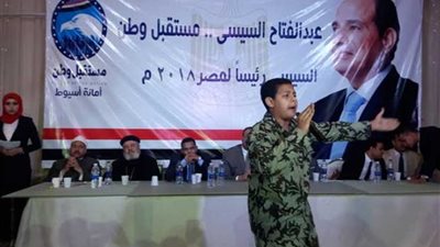 طفل يغني بـ