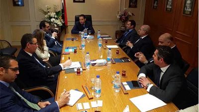 وزير قطاع الأعمال يجتمع بمجلس الإدارة الجديد لـ 