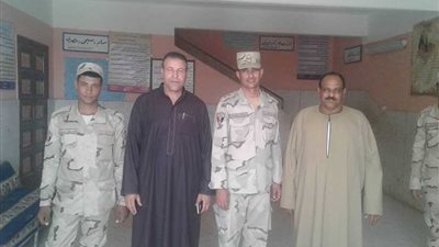 قوات الجيش تستلم مقار اللجان الانتخابية ببني سويف