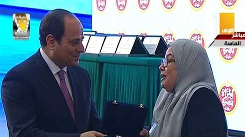 السيسي يٌكرم أول