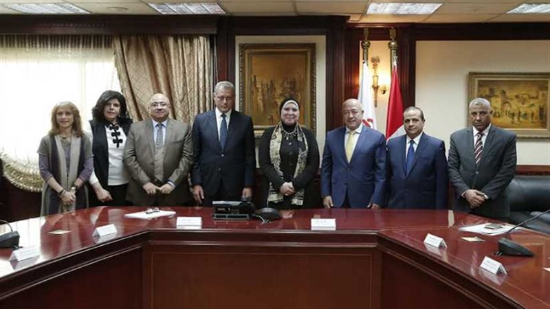 البنك الأهلي يمول332