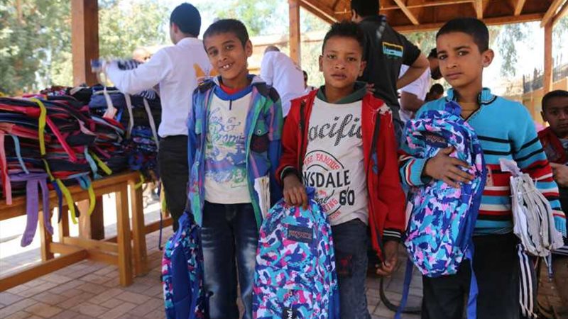 توزيع 23 ألف شنطة