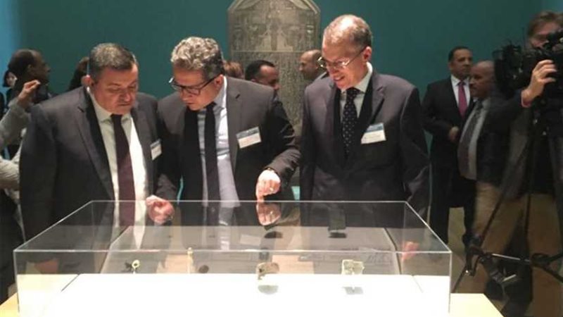 بالصور.. افتتاح معرض