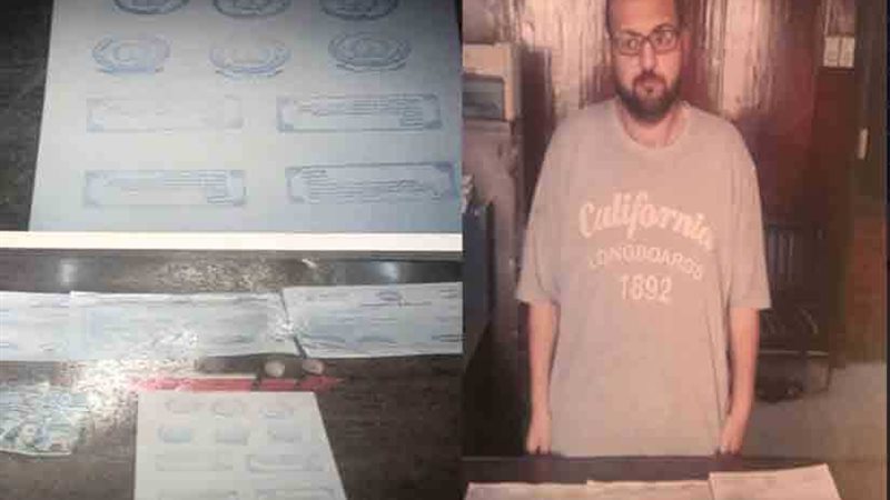 طبيب أسنان يقلد أختام