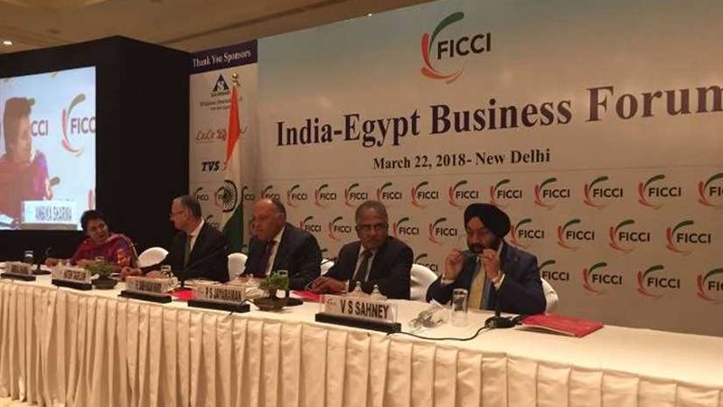 شكري يطرح الفرص الاستثمارية